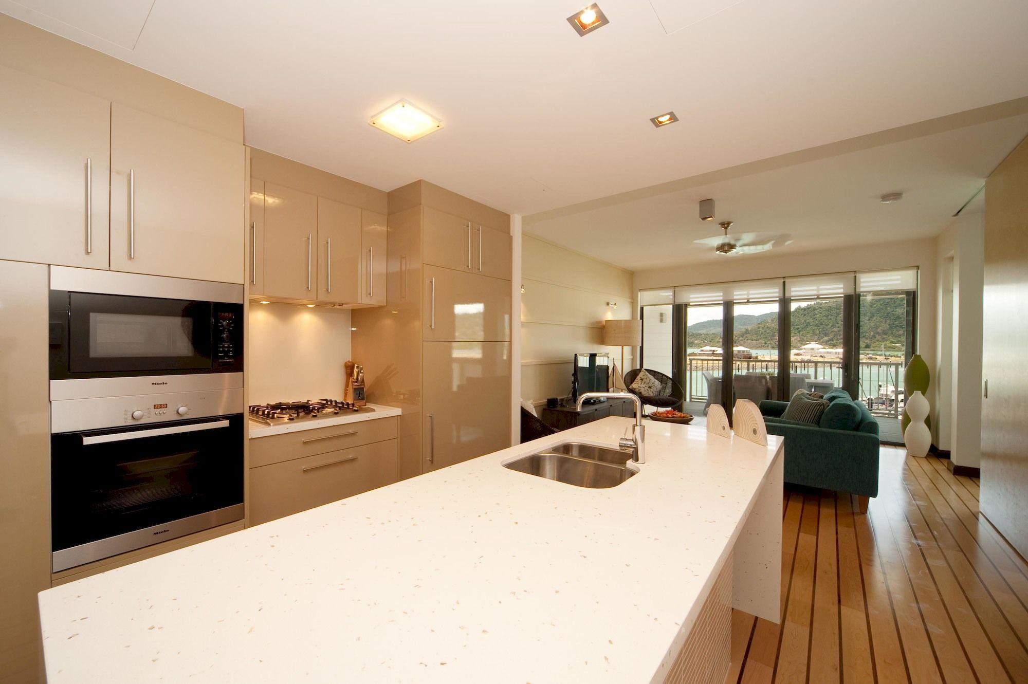 The Boathouse Apartments Airlie Beach Exteriör bild